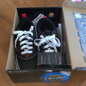 Youth size 4 Heelys